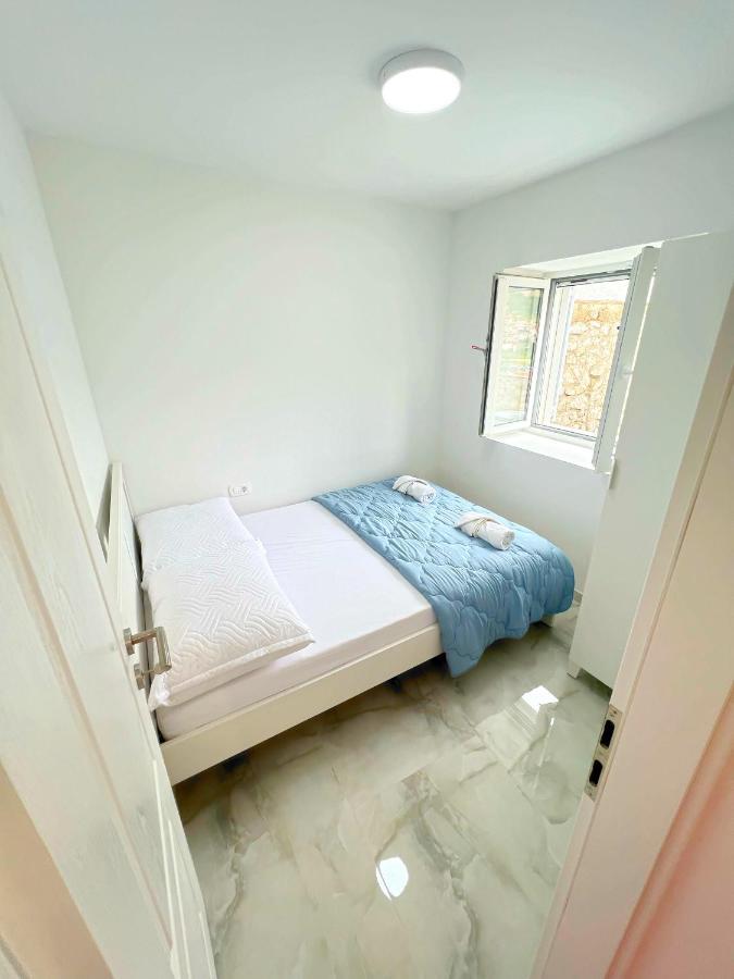 Apartman Laura Mlini Exterior photo